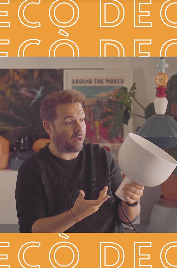Carica il video: 