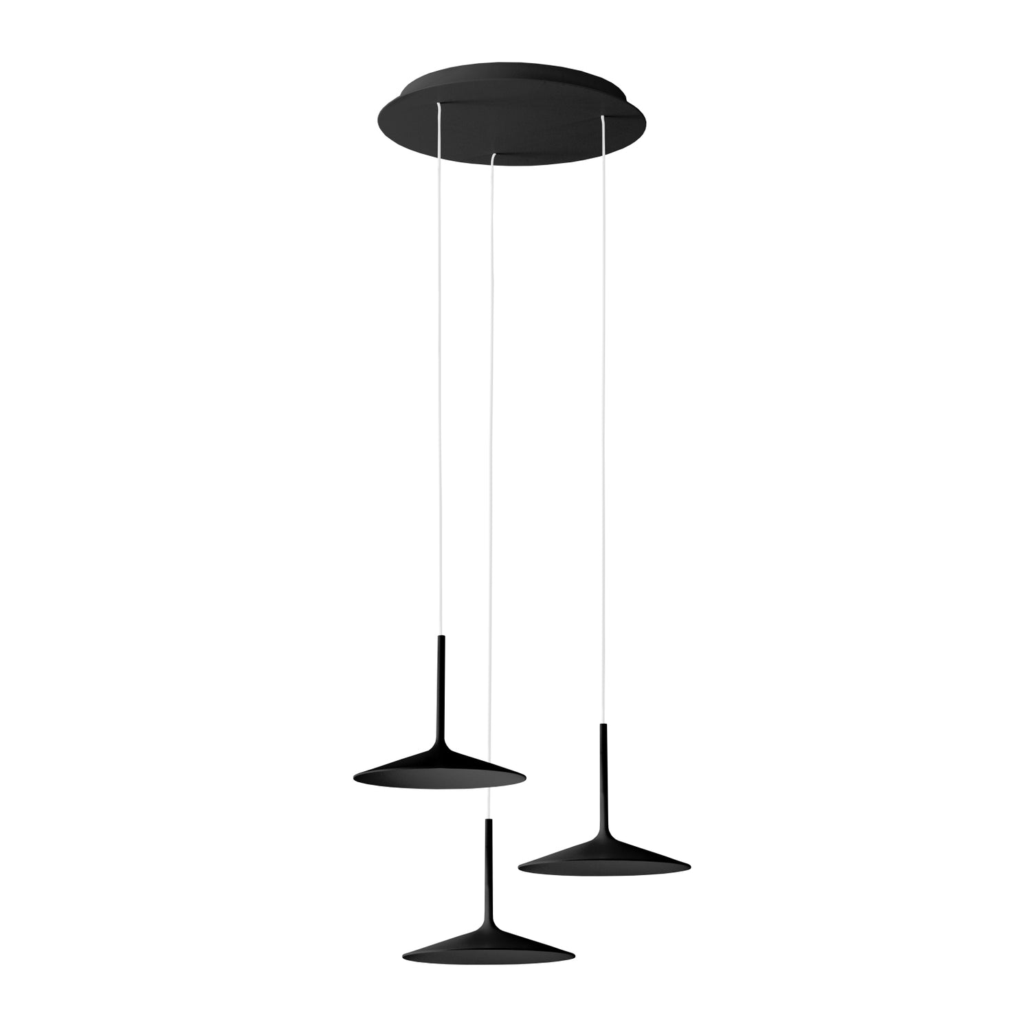 Lampada a stelo verticale con illuminazione indiretta o sospensione minimale. La luce è solo dove serve, puntuale e precisa. La sua essenzialità è perfetta in ogni spazio living o per illuminare i tavoli.MaterialiMontatura in metallo verniciato bianco o nero goffrato, oppure rame. Diffusore in polimetilmetacrilato.